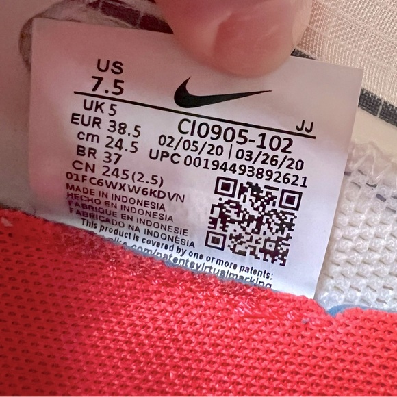 Nike - Picture 6 of 8